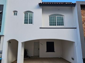 Casa en Country Álamos, sector Ceiba