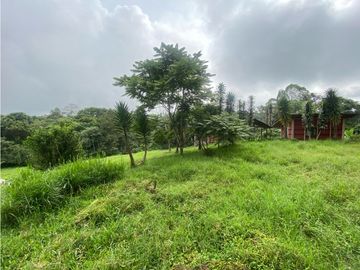 VENTA CASA CAMPESTRE CONJUNTO CERRADO. HERMOSO LOTE. VIA CIRCASIA