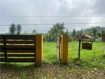 VENTA CASA CAMPESTRE CONJUNTO CERRADO. HERMOSO LOTE. VIA CIRCASIA