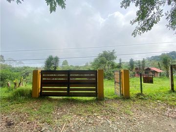 VENTA CASA CAMPESTRE CONJUNTO CERRADO. HERMOSO LOTE. VIA CIRCASIA
