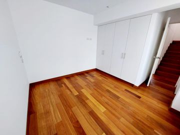 Cómodo Dúplex frente a parque