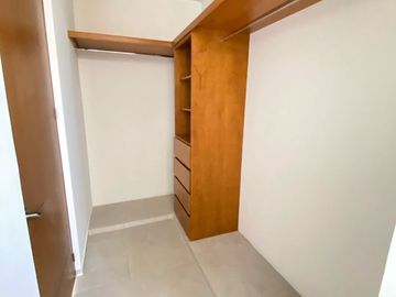Rocío: Casa de Lujo en Country, una planta, alberca, seguridad 24/7.