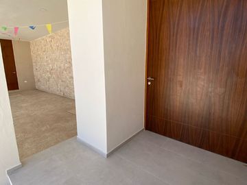 Rocío: Casa de Lujo en Country, una planta, alberca, seguridad 24/7.