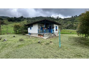 VENTA DE CASA CAMPESTRE EN SALENTO, QUINDO, COLOMBIA