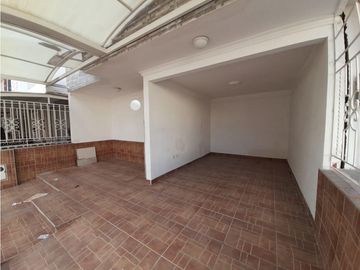 Casa de dos pisos en venta Barrio El Bosque Palmira Valle Colombia
