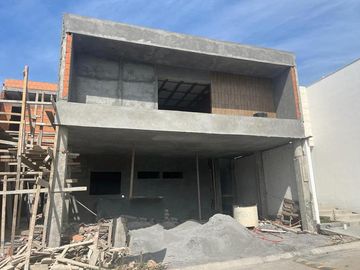Casa en venta con alberca carr nacional priv valle de cristal