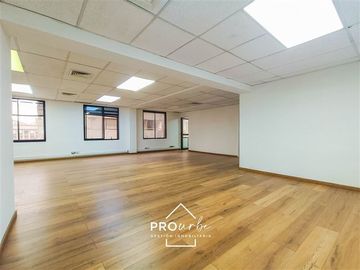 Oficina en Venta en Metro Pedro de Valdivia / Alfredo Barros Errázuruz