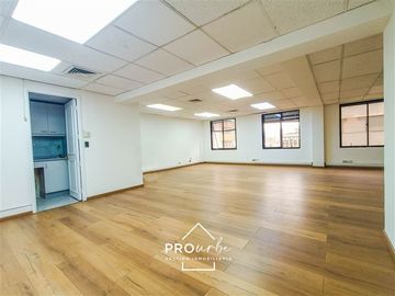 Oficina en Venta en Metro Pedro de Valdivia / Alfredo Barros Errázuruz