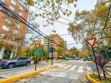 Oficina en Venta en Metro Pedro de Valdivia / Alfredo Barros Errázuruz