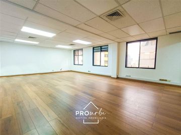 Oficina en Venta en Metro Pedro de Valdivia / Alfredo Barros Errázuruz