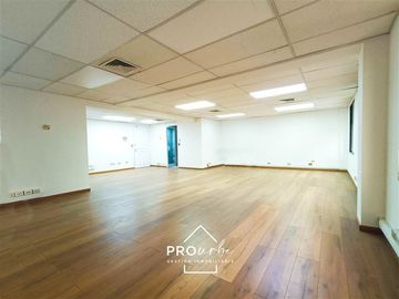 Oficina en Venta en Metro Pedro de Valdivia / Alfredo Barros Errázuruz