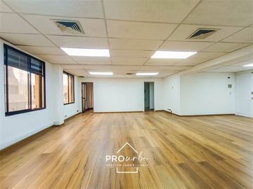 Oficina en Venta en Metro Pedro de Valdivia / Alfredo Barros Errázuruz