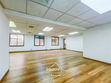 Oficina en Venta en Metro Pedro de Valdivia / Alfredo Barros Errázuruz