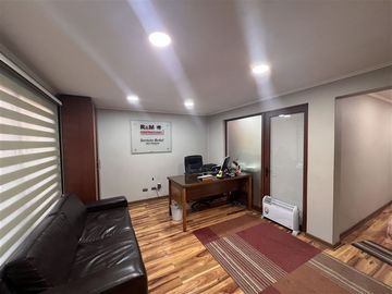 Casa en Venta en ¡¡A pasos del metro Chacabuco!!
