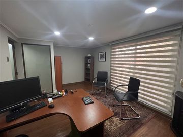 Casa en Venta en ¡¡A pasos del metro Chacabuco!!