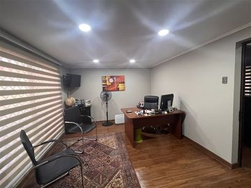 Casa en Venta en ¡¡A pasos del metro Chacabuco!!