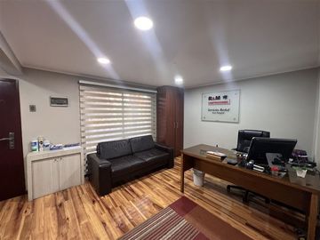 Casa en Venta en ¡¡A pasos del metro Chacabuco!!
