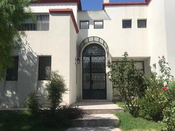 Excelente Casa en COMPLEJO VILLA NUEVA - Santa Clara