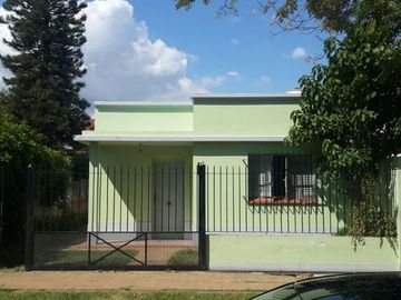 CASA EN VENTA SOBRE AMPLIO LOTE