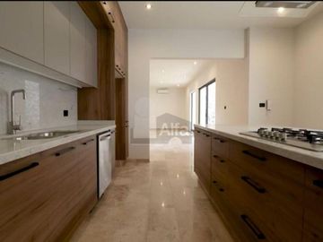 Residencia en venta en fraccionamiento exclusivo Sierra Azúl, San Luis Potosí