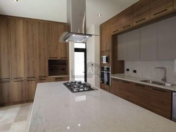 Residencia en venta en fraccionamiento exclusivo Sierra Azúl, San Luis Potosí