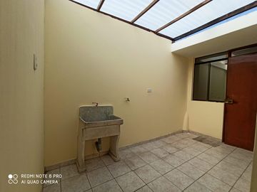 SE VENDE CASA EN SANTIAGO DE SURCO