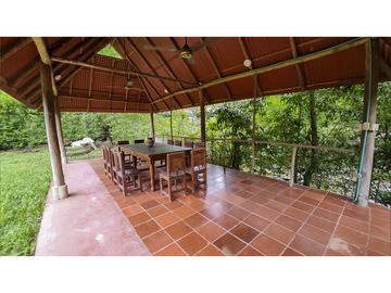 SE VENDE CASA EN MINCA SOBRE EL RIO, SANTA MARTA