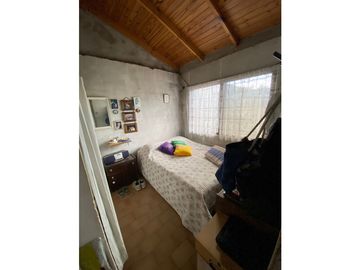 CASA con PILETA. vende o permuta