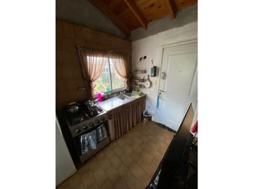 CASA con PILETA. vende o permuta