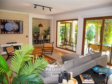 Casa en Venta en Entre Camino El Alba y camino Las Flores