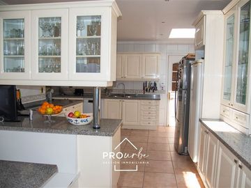 Casa en Venta en Entre Camino El Alba y camino Las Flores