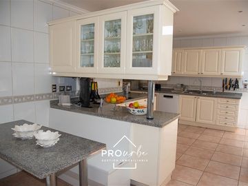Casa en Venta en Entre Camino El Alba y camino Las Flores