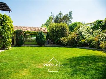 Casa en Venta en Entre Camino El Alba y camino Las Flores