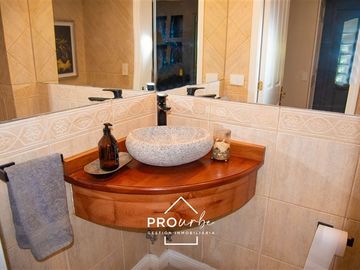 Casa en Venta en Entre Camino El Alba y camino Las Flores