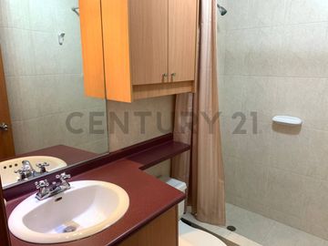 Vendo dpto 2 dormitorios con patio y pérgola Iñaquito Alto