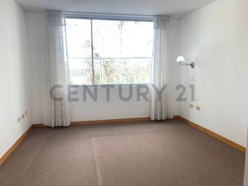 Vendo dpto 2 dormitorios con patio y pérgola Iñaquito Alto