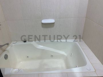 Vendo dpto 2 dormitorios con patio y pérgola Iñaquito Alto
