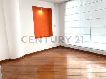 Vendo dpto 2 dormitorios con patio y pérgola Iñaquito Alto