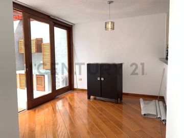 Vendo dpto 2 dormitorios con patio y pérgola Iñaquito Alto
