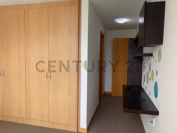 Vendo dpto 2 dormitorios con patio y pérgola Iñaquito Alto
