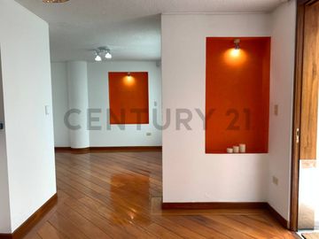 Vendo dpto 2 dormitorios con patio y pérgola Iñaquito Alto