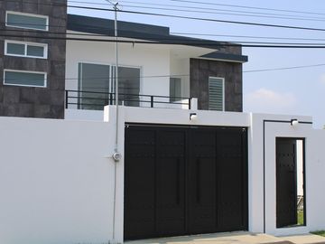 Estrena CASA en VENTA Fraccionamiento ALTOS de OAXTEPEC, a dos minutos de Lomas