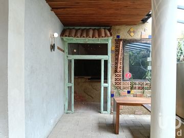 PROPIEDAD EN VENTA ZONA CENTRO PARA USO HABITACIONAL Y/O COMERCIAL EXCELENTE UBICACION