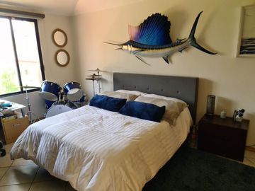 Exclusiva Residencia en Villas del Mesón, Gran Jardín, 4 Rec, Garage 6 Autos