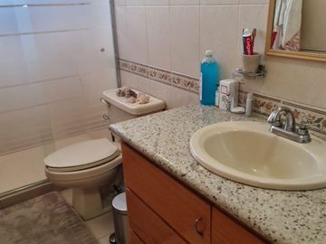 Exclusiva Residencia en Villas del Mesón, Gran Jardín, 4 Rec, Garage 6 Autos