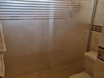 Exclusiva Residencia en Villas del Mesón, Gran Jardín, 4 Rec, Garage 6 Autos