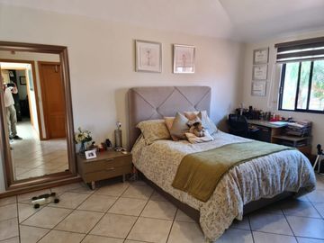 Exclusiva Residencia en Villas del Mesón, Gran Jardín, 4 Rec, Garage 6 Autos