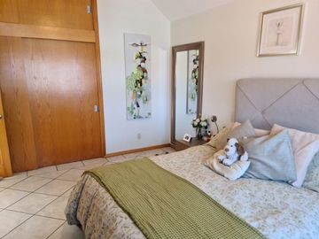 Exclusiva Residencia en Villas del Mesón, Gran Jardín, 4 Rec, Garage 6 Autos