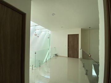 CASA EN VENTA CON RECÁMARA EN PB. FRACC. PASEO DEL PARQUE CON CASA CLUB, GIMNASI
