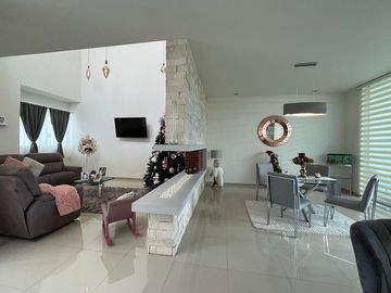CASA EN VENTA CON RECÁMARA EN PB. FRACC. PASEO DEL PARQUE CON CASA CLUB, GIMNASI